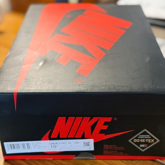 ALMOST NEW - WORN ONCE - MENS 10.5 - AIR JORDAN 1 ELEMENT HIGH - GORE-TEX WTRPRF main image 14